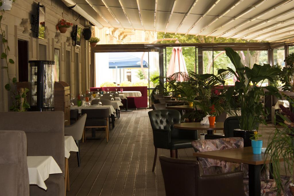 Vego Hotel Ganja Bagian luar foto